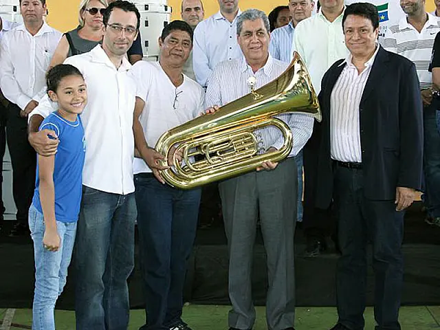 Em sete anos, Fundação de Cultura entrega 2,2 mil instrumentos musicais a bandas e fanfarras