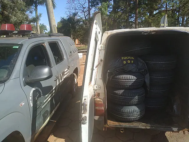 Policiais do DOF apreendem veículo carregado com pneus vindos do Paraguai