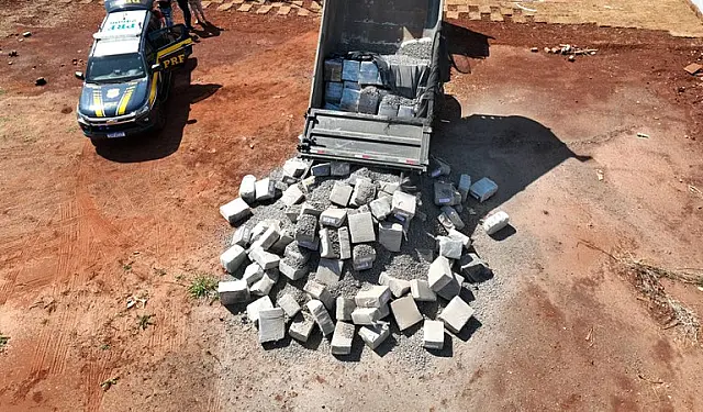 PRF apreende seis toneladas de maconha escondidas em caminhão em Dourados