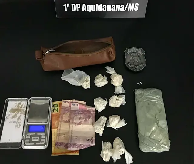 Jovem e adolescente são flagrados vendendo drogas no São Francisco