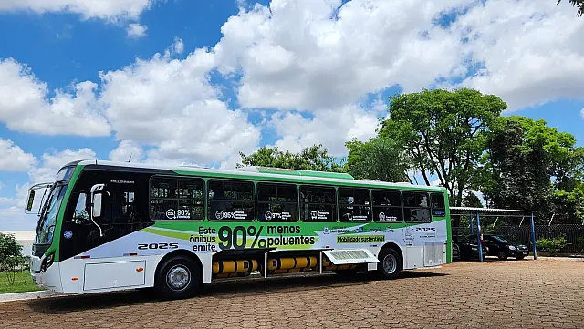 MS firma parcerias e testa ônibus movido 100% a gás