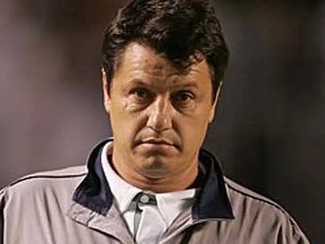 Adilson Batista chega ao São Paulo falando em se reerguer na carreira