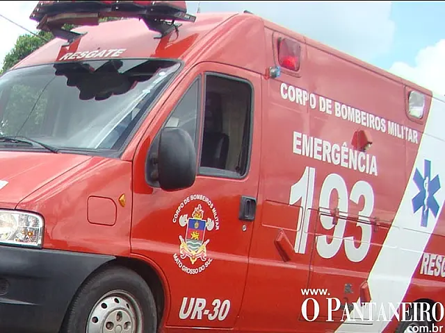 Acidente entre carro e bicicleta deixa jovem ferido em Aquidauana