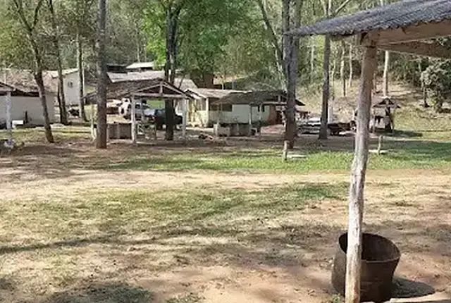 Homem tem vísceras expostas após ser esfaqueado com peixeira