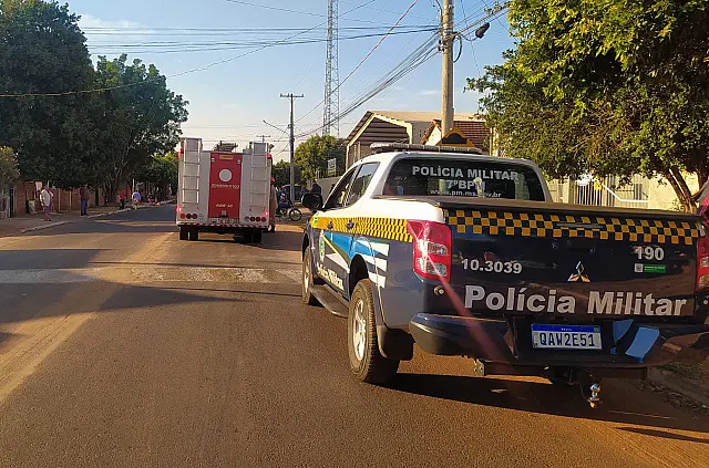 Motociclista cai de moto e é socorrida pelos Bombeiros