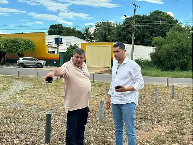 Prefeito de Bonito supervisiona trabalhos após alagamento em cruzamento