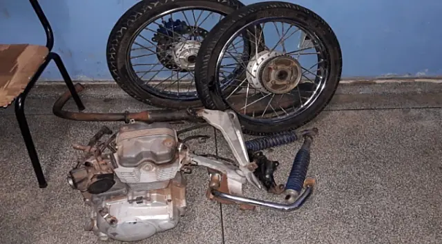 PM recupera motocicleta furtada e apreende autores do crime