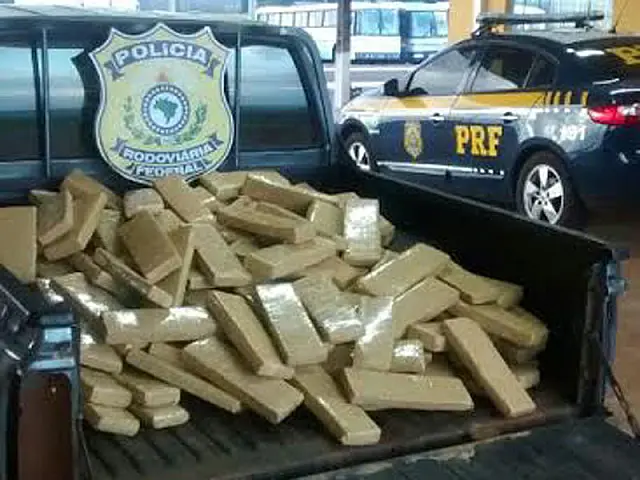 Após tentar fugir de fiscalização, motorista é preso com 216 quilos de maconha