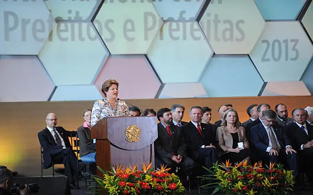 Dilma anuncia R$ 66,8 bilhões em investimentos para municípios