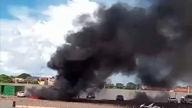 Veículos em pátio do DOF são destruídos em incêndio