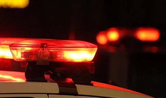 Homem agride namorada e a ameaça dizendo que "vai tirar suas tripas fora"