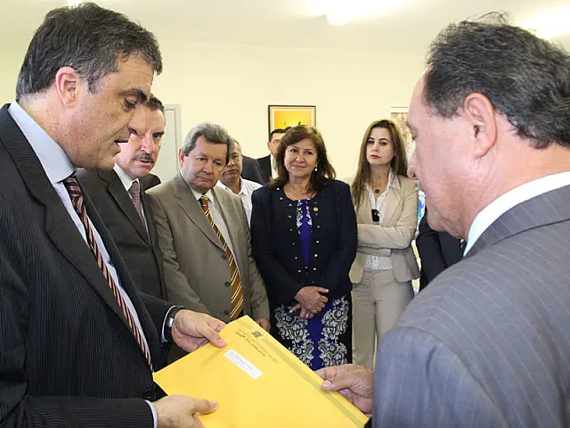 Ministro da Justiça tenta mediar conflitos entre índios e fazendeiros