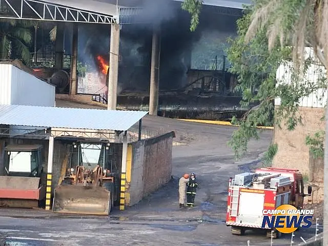 Fábrica de asfalto tem explosões, incêndio e funcionário ferido