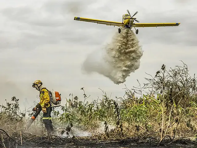 União prepara contratação de aeronaves para combate a incêndios florestais