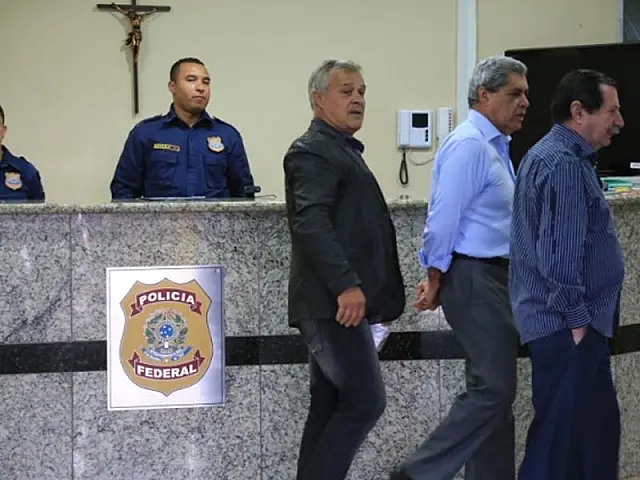 Após receber policiais em 'trajes íntimos', Puccinelli vai à Polícia Federal