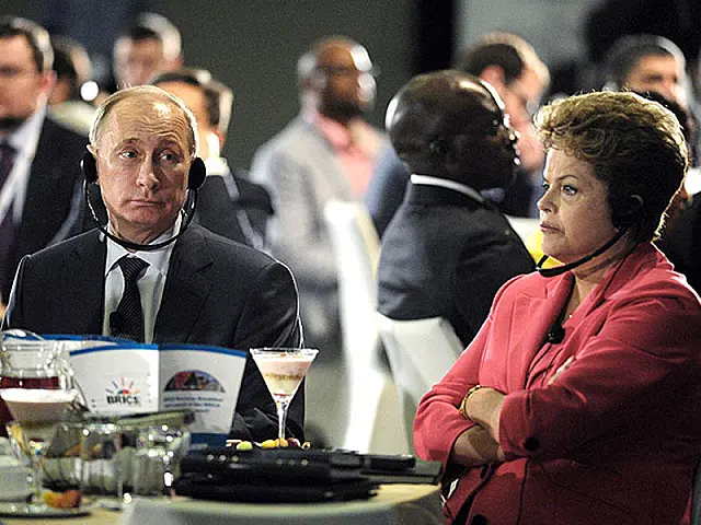 Dilma pede reforma no FMI em evento de criação de banco de emergentes