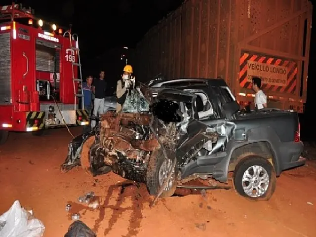 Carreta para na pista e dois acidentes matam três pessoas na MS-276