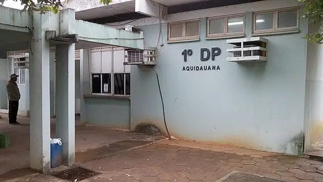 Dupla faz arruaça de moto, tenta fugir da polícia, mas acaba detida no Bairro Alto
