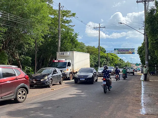 Acidente em Aquidauana deixa trânsito lento na região da Ponte Nova