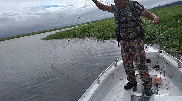 PMA prende boliviano pescando com rede e em piracema na região do canal do Tamengo
