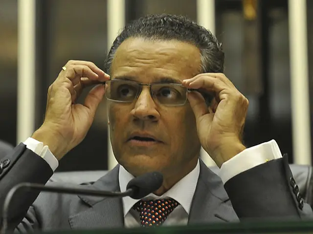 Novo presidente da Câmara defende autonomia do Legislativo em discurso de posse