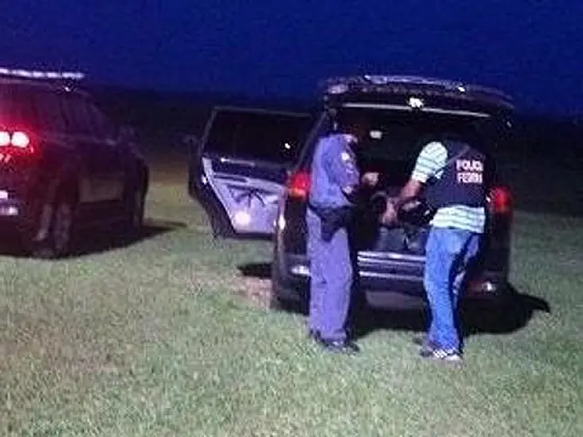 Força Aérea obriga avião a pousar e prende dois com 350 kg de cocaína
