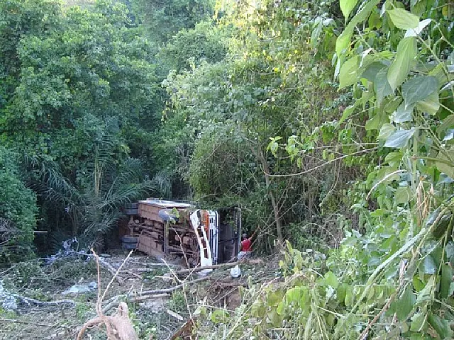 Imagens mostram violência de acidente com ônibus de evangélicos