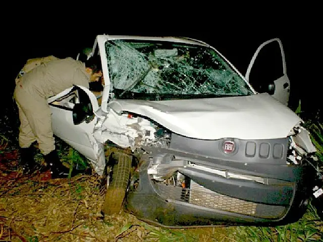 Oito pessoas ficam feridas na colisão de dois carros em MS