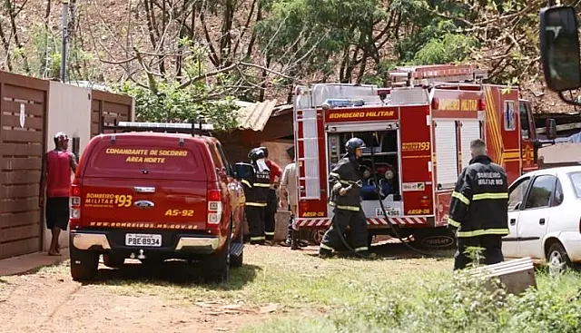Na Capital, briga de casal termina com casa incendiada e homem esfaqueado