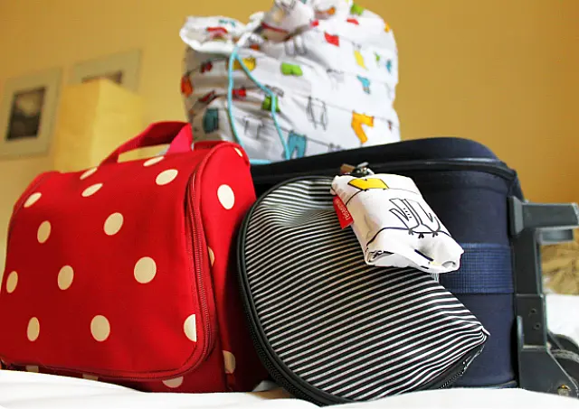 Mulher com bebê de 3 meses é presa com pasta base na mochila