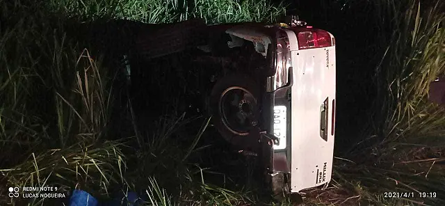 Produtor rural fica ferido após bater Hilux em retroescavadeira perto de Sidrolândia
