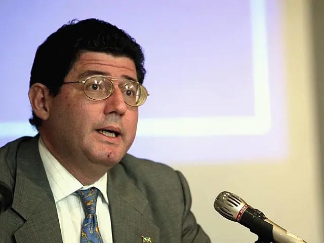 Levy nega decisão para adiar reajuste do salário mínimo em 2016