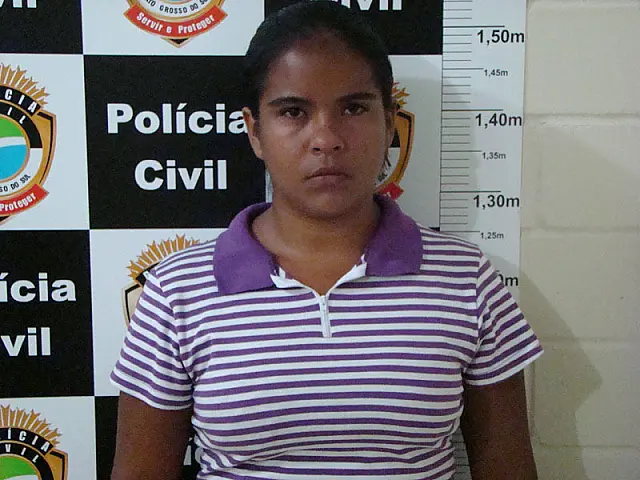 Presa por tráfico de drogas, jovem tenta se explicar: 'falta de emprego'