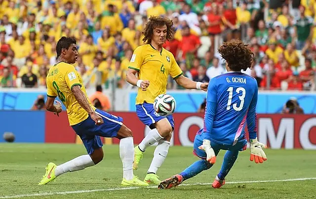 Ochoa brilha, Brasil empata sem gols com o México, mas ainda lidera