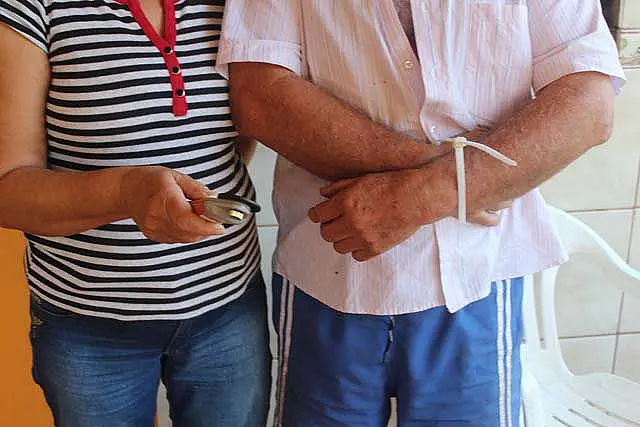Casal é feito refém, amarrado e levado para matagal durante roubo de carro em Itaquiraí