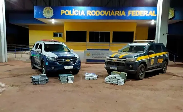 Bolivianos são presos com cocaína, pasta base e skank em ônibus na BR-262