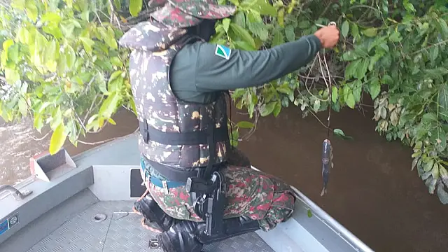 PMA aborda 57 pescadores e apreende petrechos ilegais