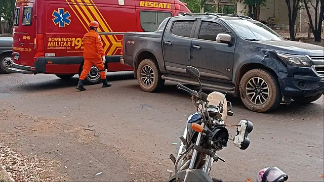 Colisão entre caminhoneta e moto deixa mulher ferida em Anastácio