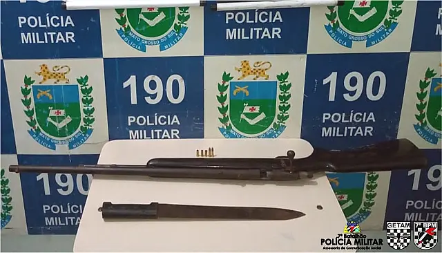 Homem se esconde em telhado após atirar contra 5 pessoas em Aquidauana