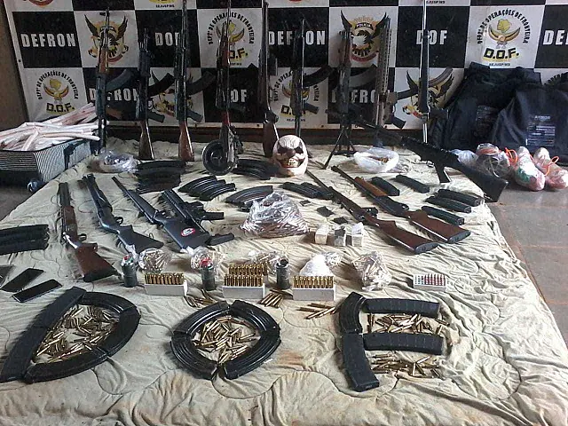 Polícia apreende arsenal de guerra em chácara na fronteira em MS