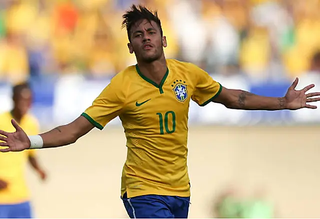 Brasil 'joga para torcida' e goleia Panamá em teste pré-Copa