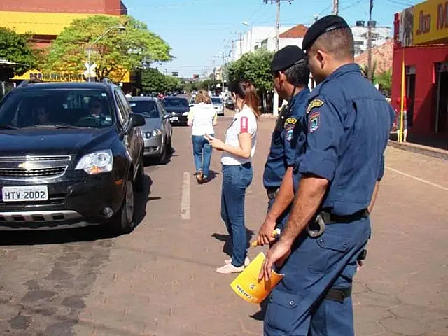 Honda/Caiobá e 7º BPM realizam blitz alusiva ao Dia do Motociclista