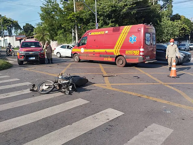 Casal em moto fica ferido após queda em Ladário