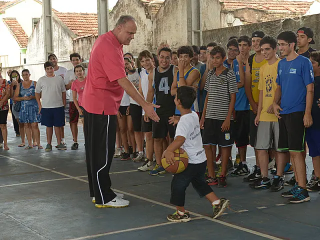 Oscar Schmidt, o 'Mão Santa', esbanja carisma em Aquidauana