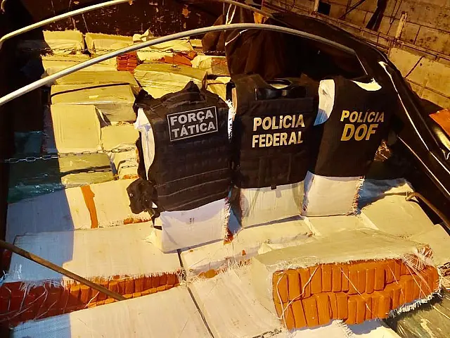 Polícia apreende caminhão com quase 9 toneladas de maconha em MS