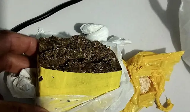Dois são presos por portarem de drogas
