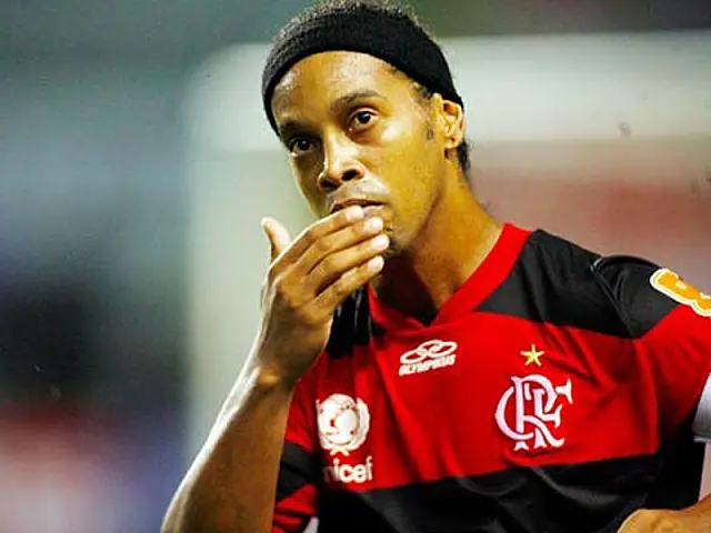 Ronaldinho Gaúcho entra na Justiça e não é mais jogador do Fla