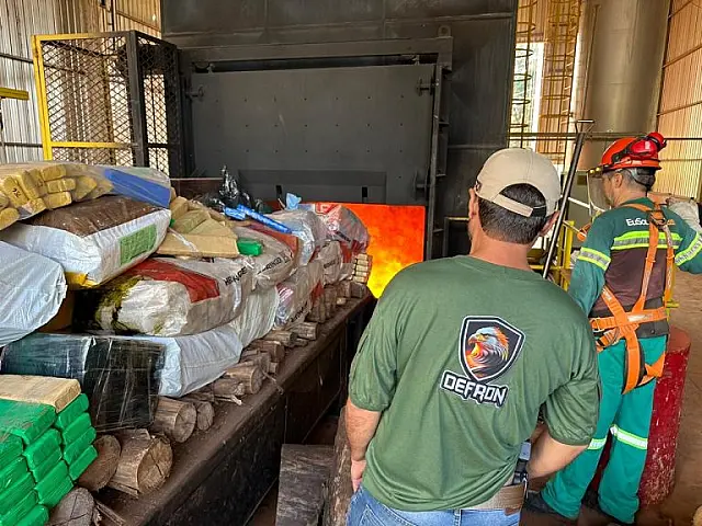 Polícia Civil incinera 7,6 toneladas de drogas apreendidas na fronteira