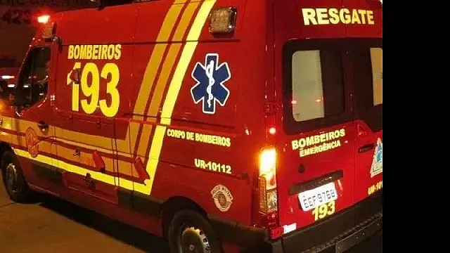 Mulher esfaqueia o namorado após sofrer agressões