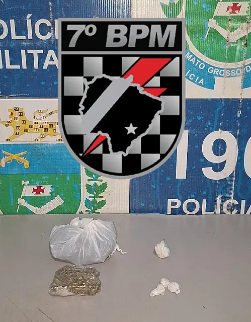 Mulher é presa com drogas escondidas em mercearia e na própria casa